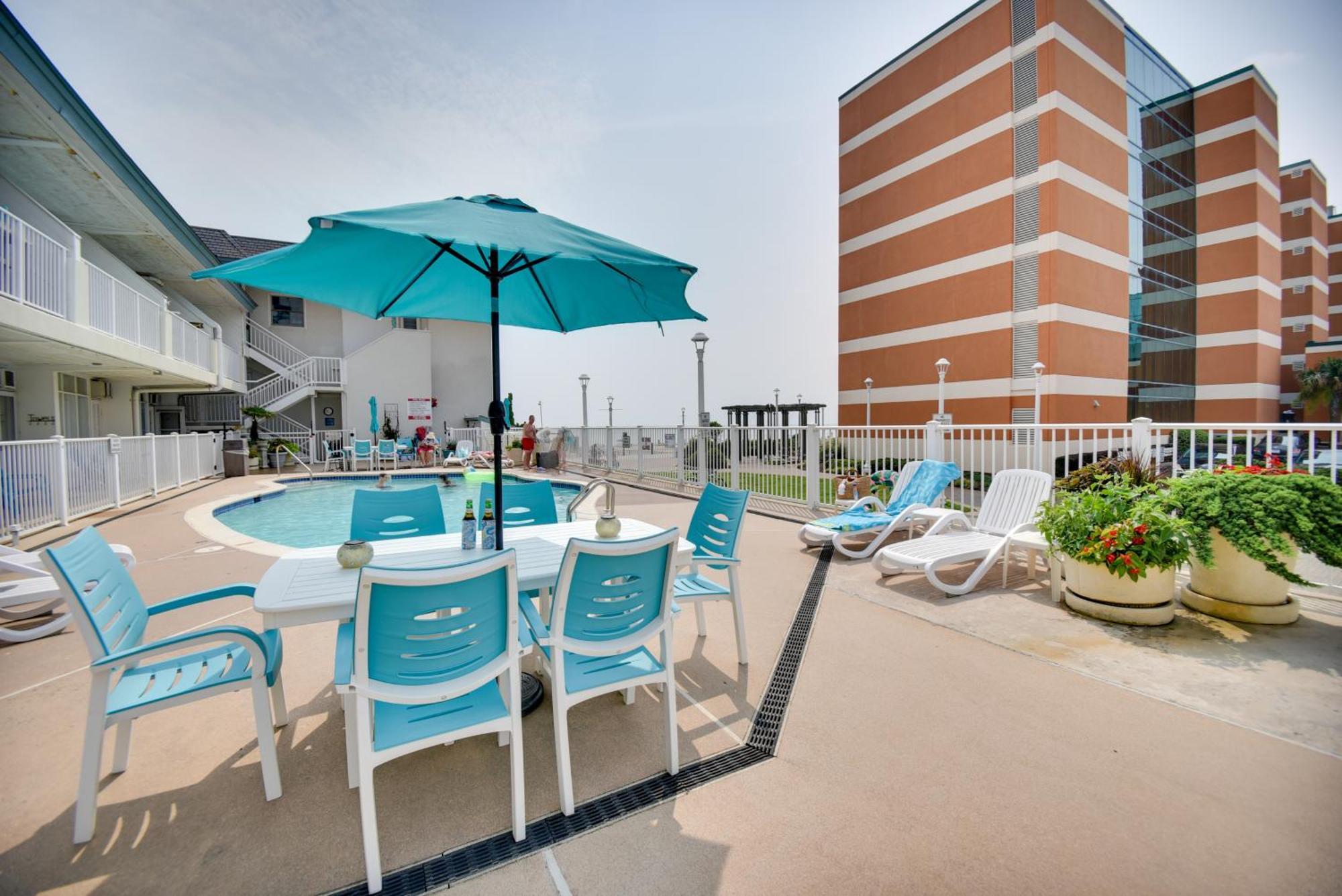 Chic Virginia Beach Retreat - Pool, Steps To Beach Экстерьер фото