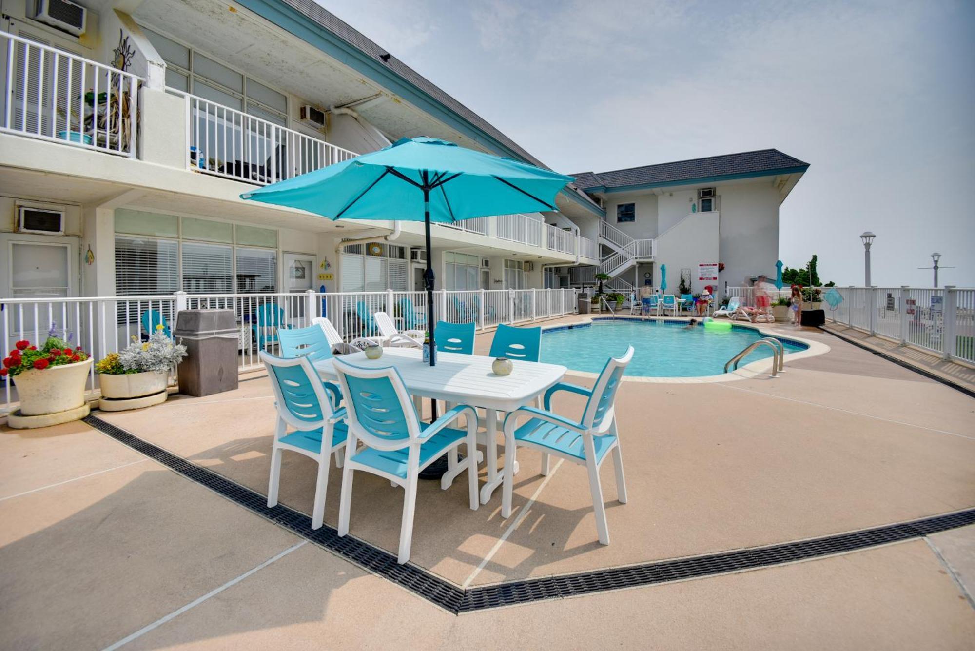 Chic Virginia Beach Retreat - Pool, Steps To Beach Экстерьер фото