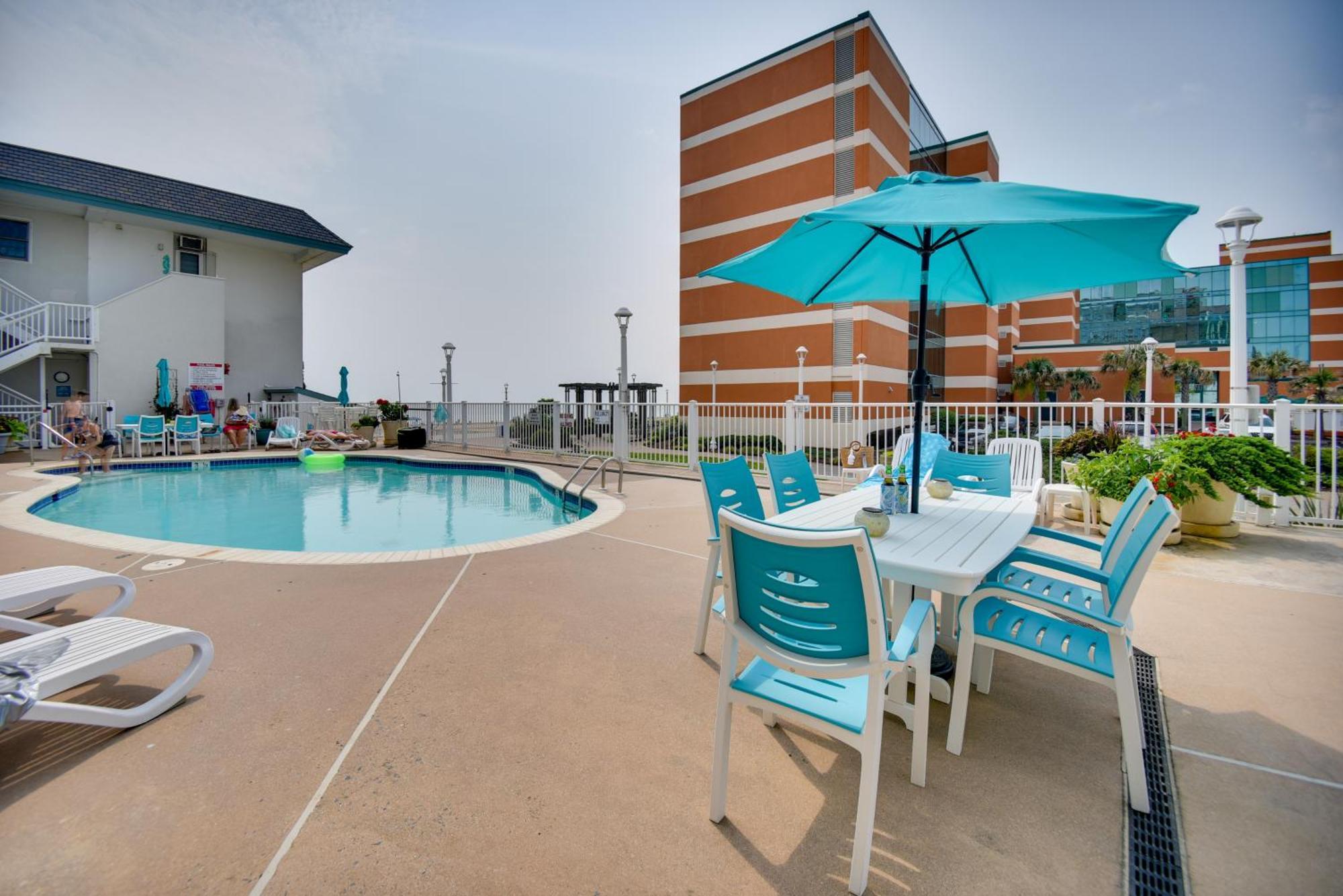 Chic Virginia Beach Retreat - Pool, Steps To Beach Экстерьер фото